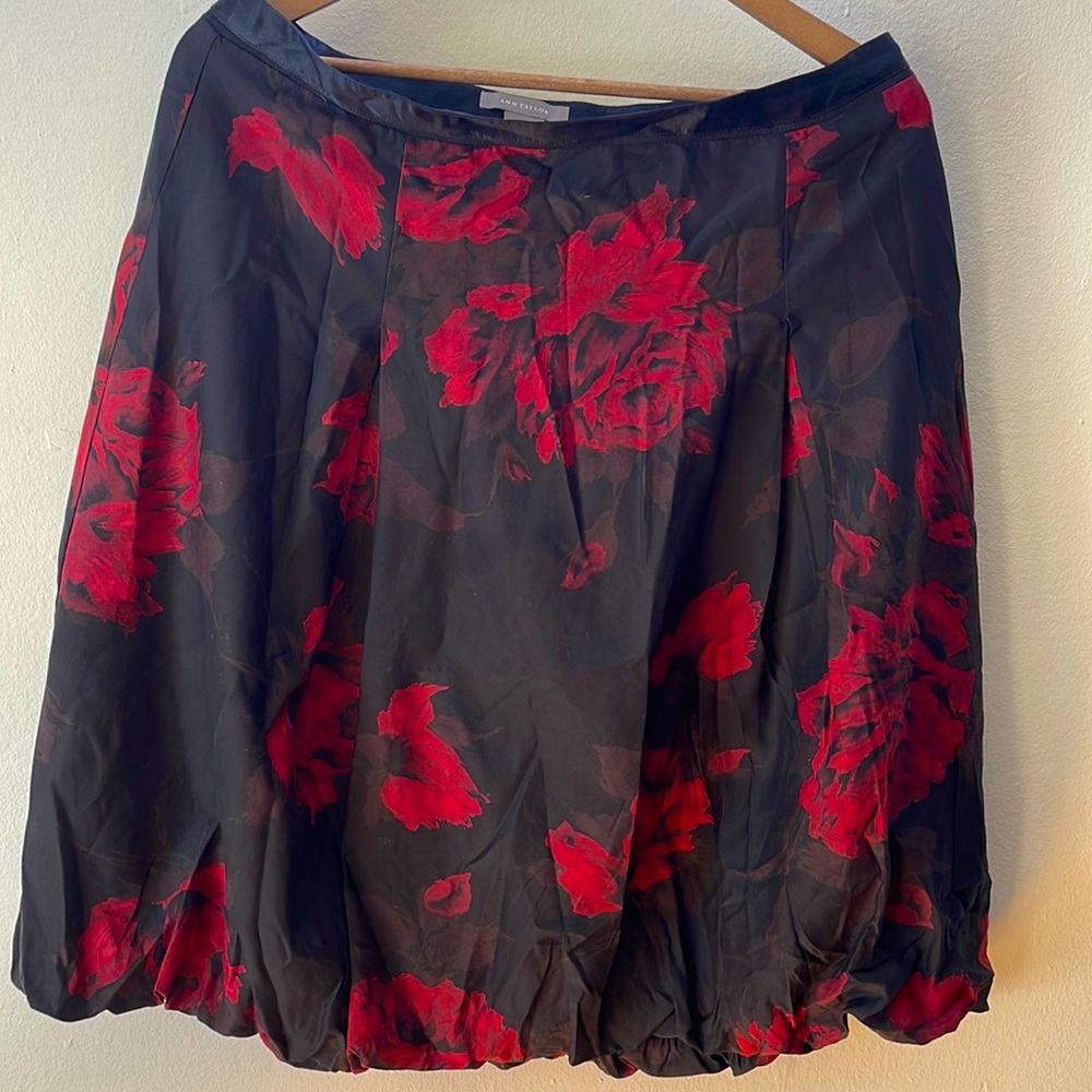 Ann Taylor size:12 Black/Red skirt